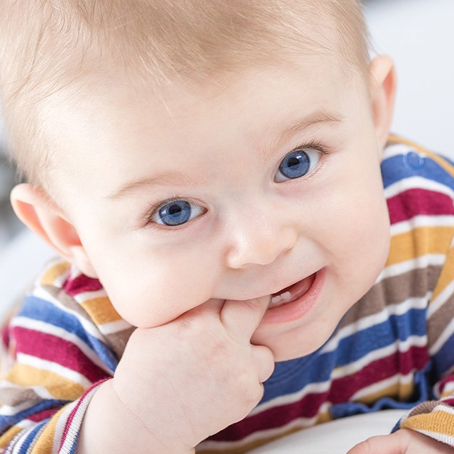 bebe-con-dientes