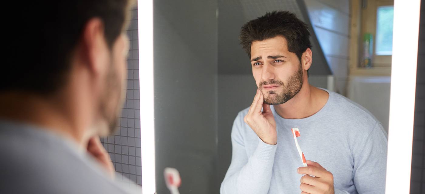 Hombre con dolor de muela