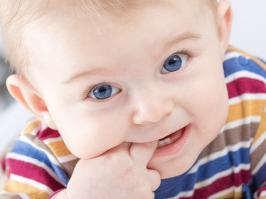 bebe-con-dientes