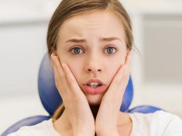 niña con miedo al dentista
