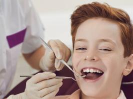 Niño feliz con Ortodoncia Infantil
